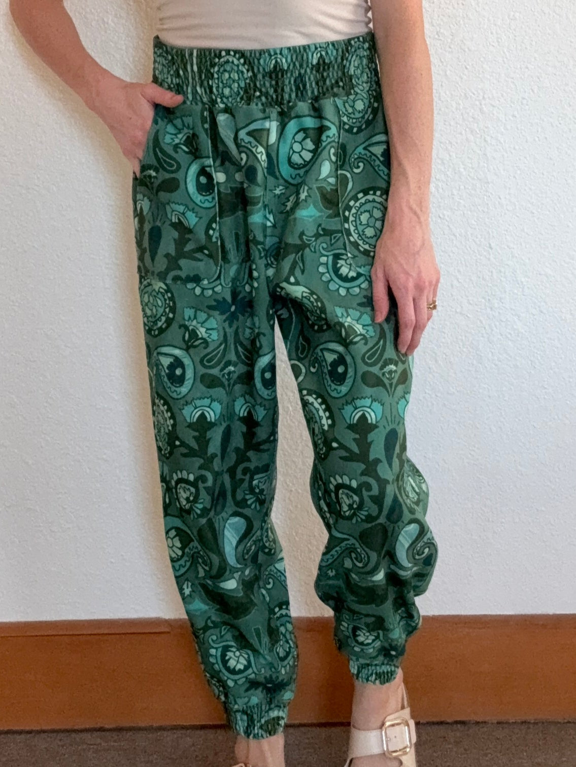 LTB602 LEIGH PAISLEY FLORAL - HARLUM JOGGER PANT