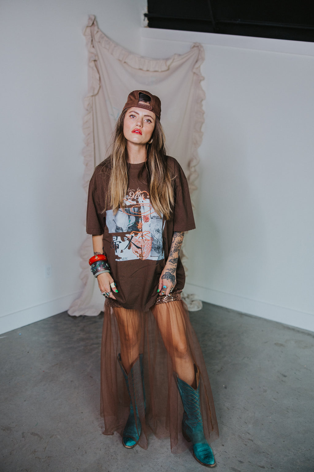 DILLY DALLY TEE