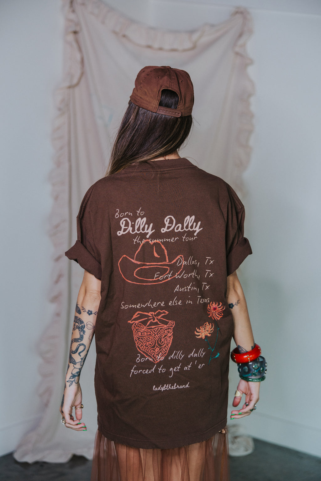 DILLY DALLY TEE