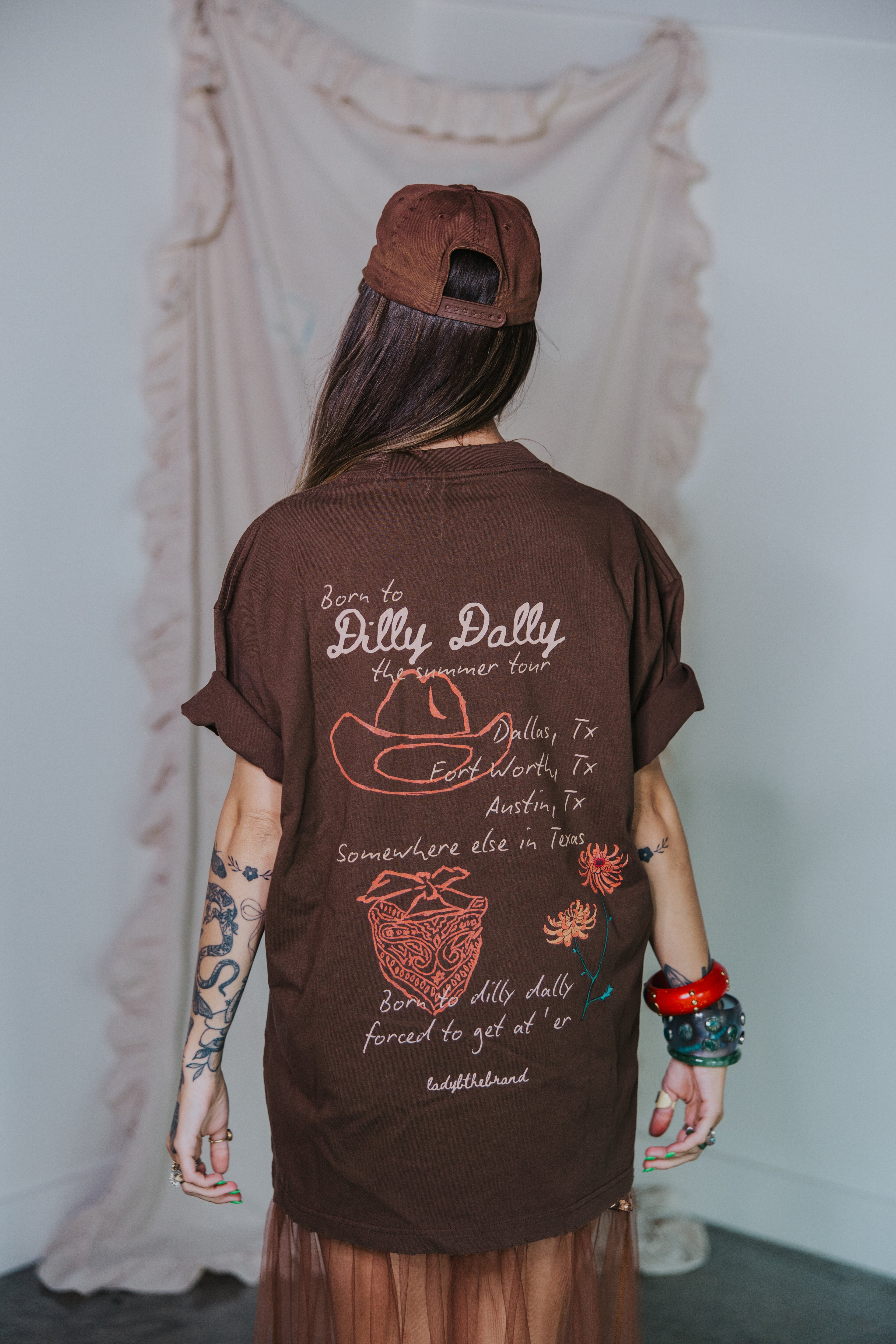 DILLY DALLY TEE