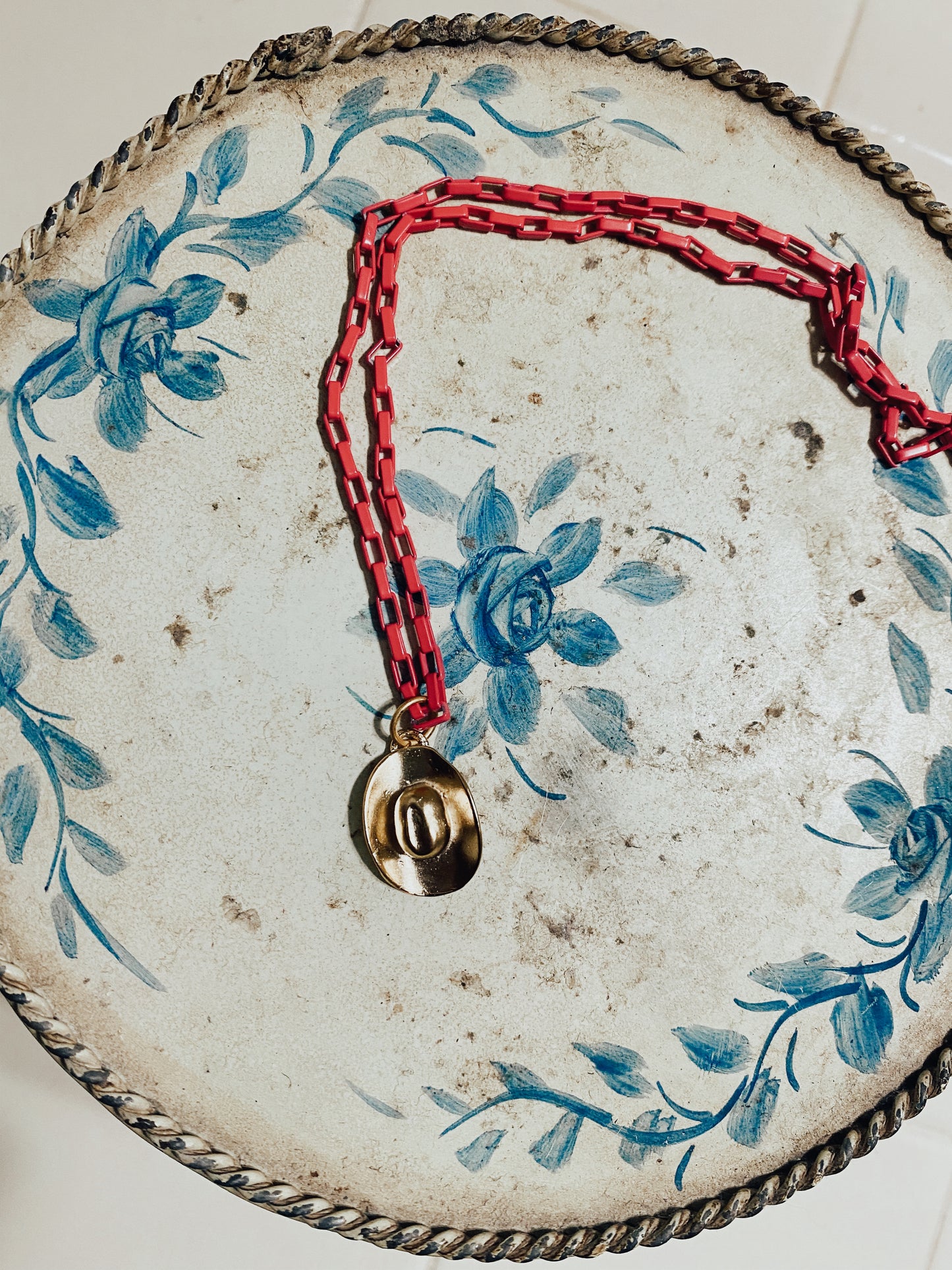 TIP UR HAT NECKLACE