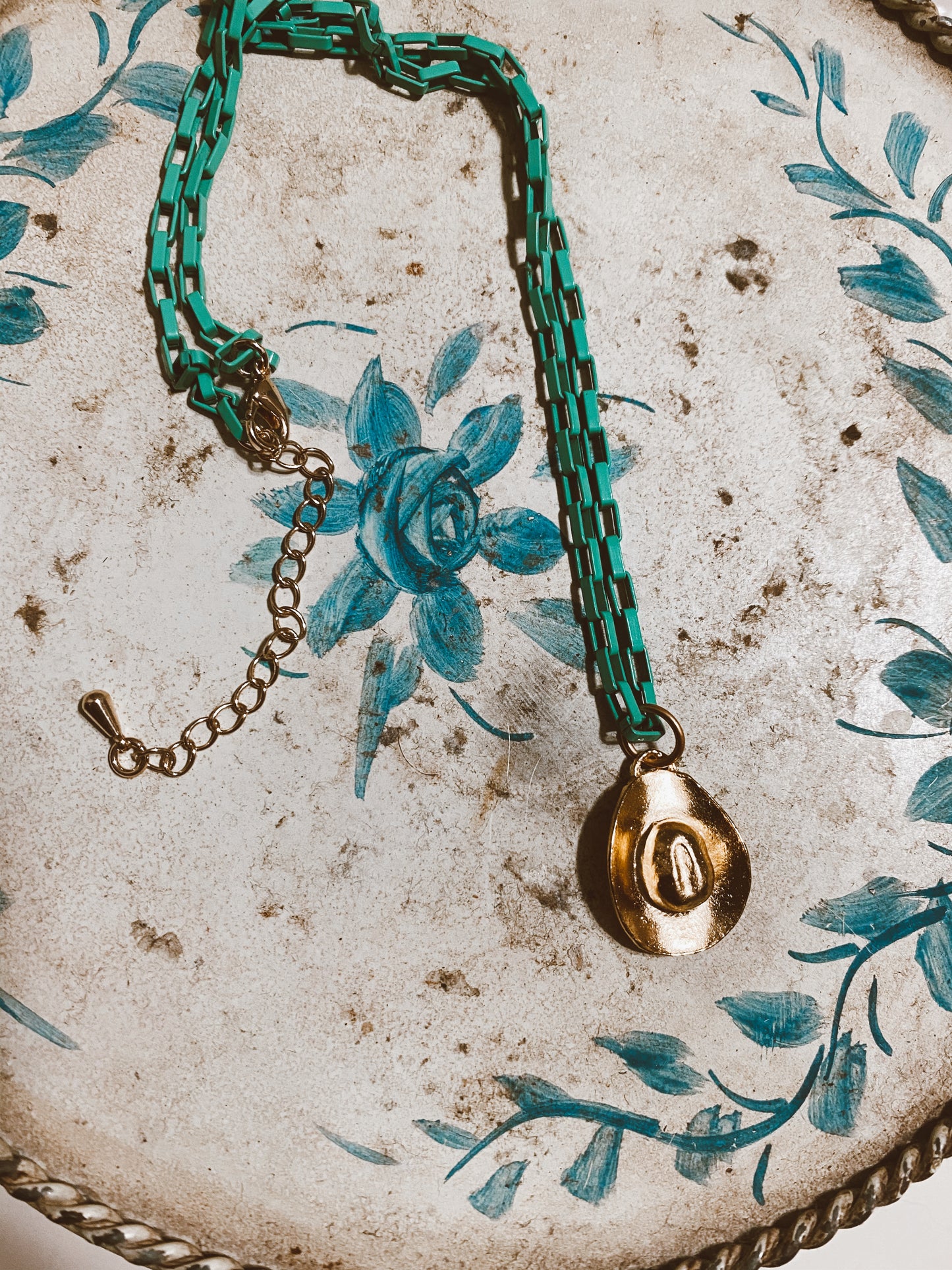 TIP UR HAT NECKLACE