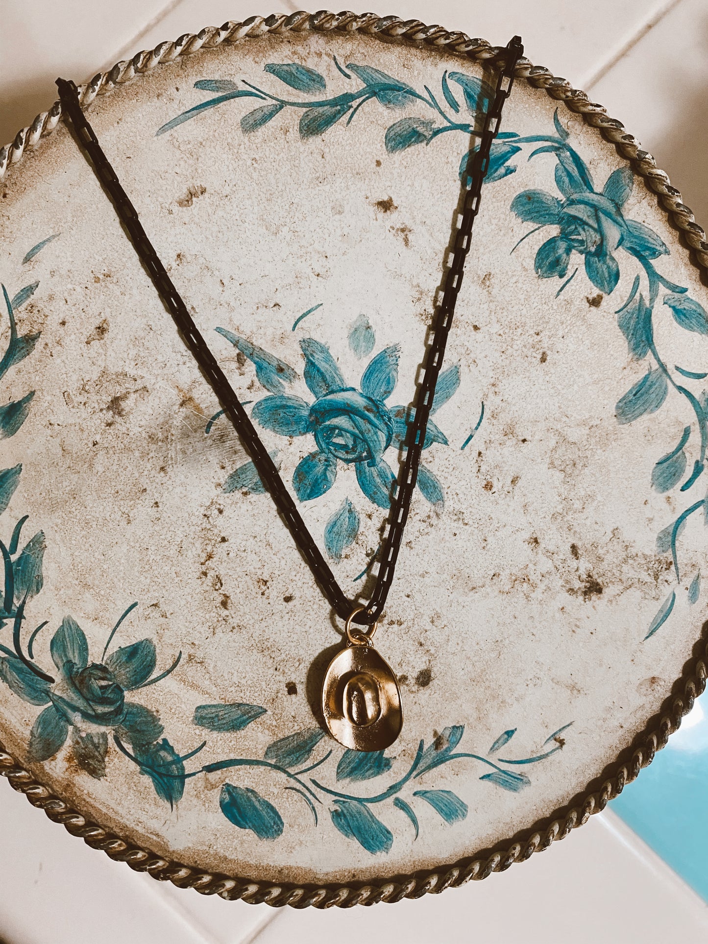 TIP UR HAT NECKLACE